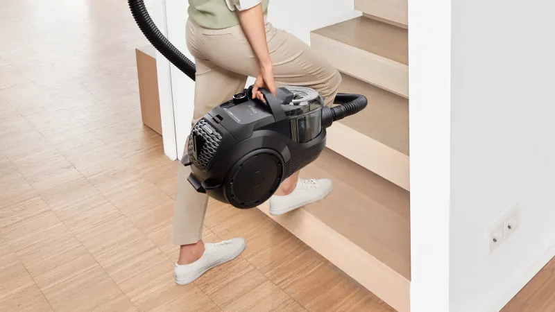 Bosch Serie 4 (bagless) vacuum cleaner — view 4